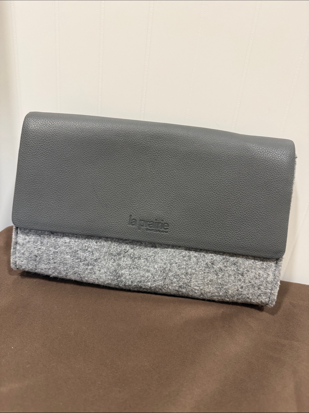 La Prairie Gray Leather and Light Gray Felt Fold-Over Toiletry Bag